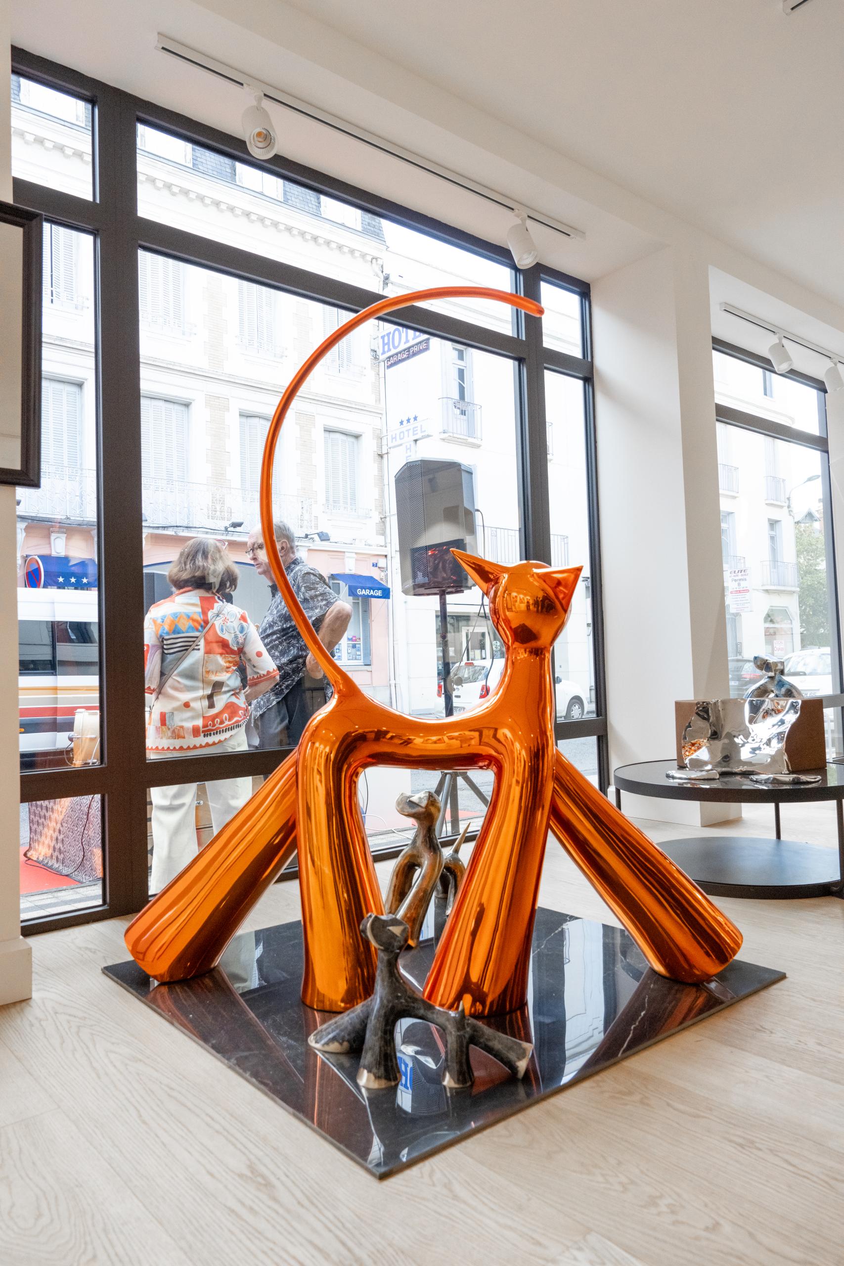 Lolek, ses chats et ses chiens sont exposés à la Galerie Fanny Art pour le dernier trimestre 2026